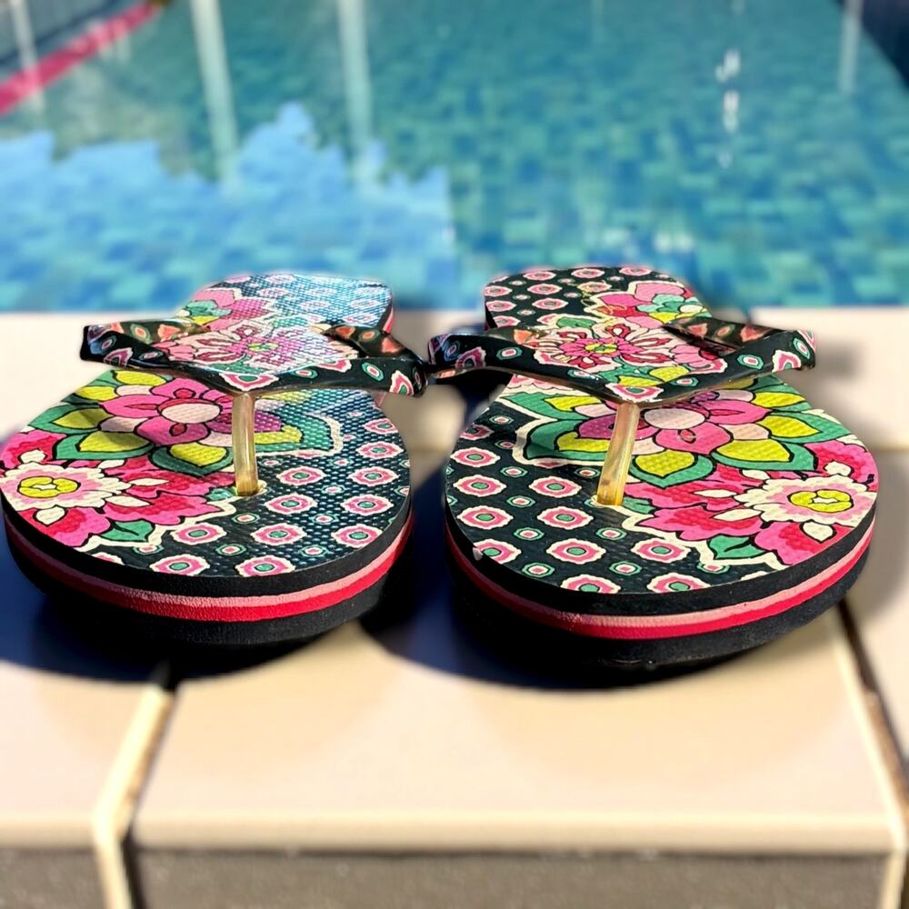 Sz M VERA BRADLEY Women's PETAL PAISLEY (Retired) Print Flip Flops Minimal Wear